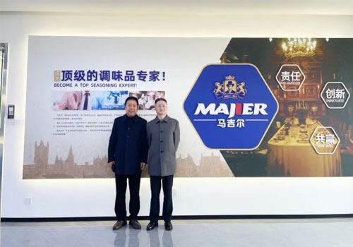 食品安全，，，，，，，服膺于心——高新区市场监管光临马吉尔监督领导工作！