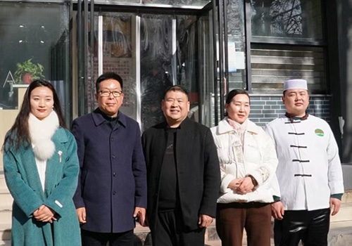 郑州马吉尔食品有限公司董事长马董与河南省豫菜文化钻研会胡辣汤专业委员会一行，，，，，，共同走进传承老味路的膳寿福胡辣汤！
